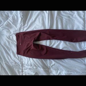 23’ align Lululemon maroon leggings